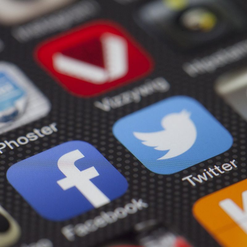 come usare facebook e instagram ideee per promuovere un negozio